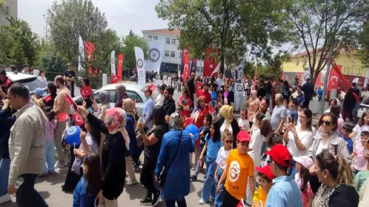 Yunuslar Çocuklara Eğlenceli Etkinlik Düzenledi