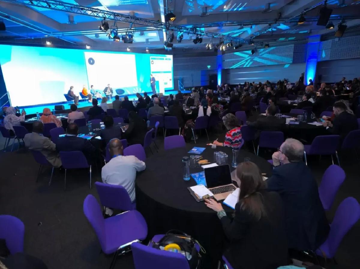 Yusuf Tekin Londra’da Eğitim Forumunda