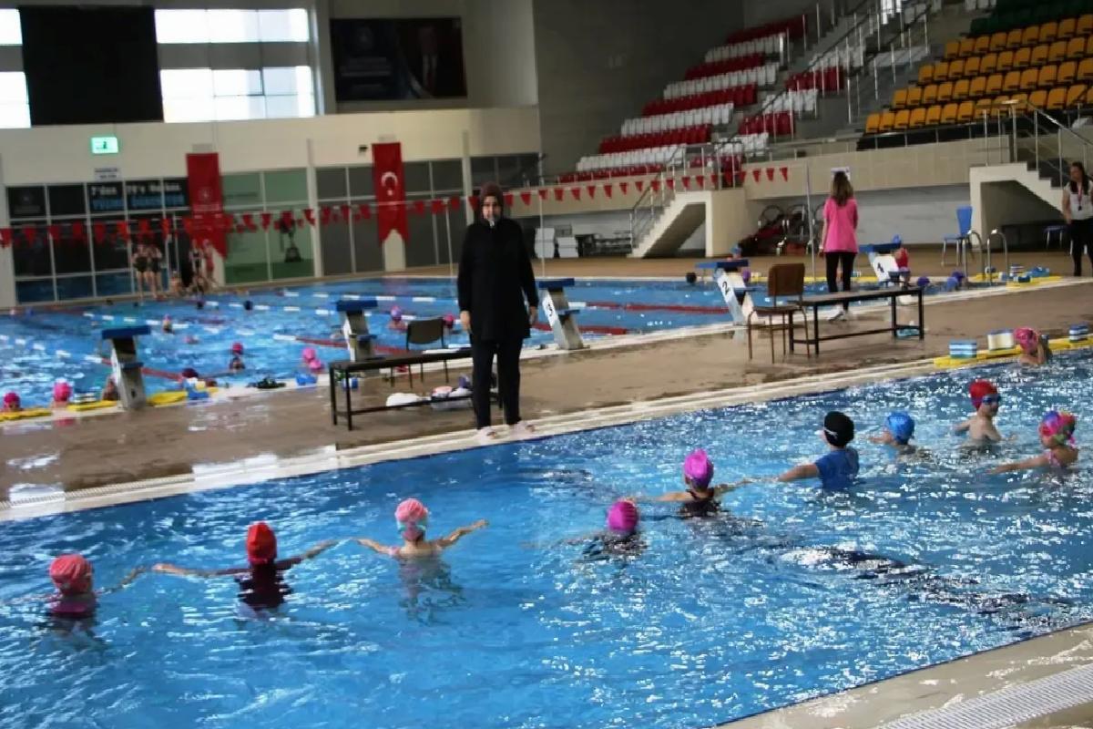 Yüzme Bilmeyen Kalmasın Projesi Kütahya’da Başarıyla Devam Ediyor