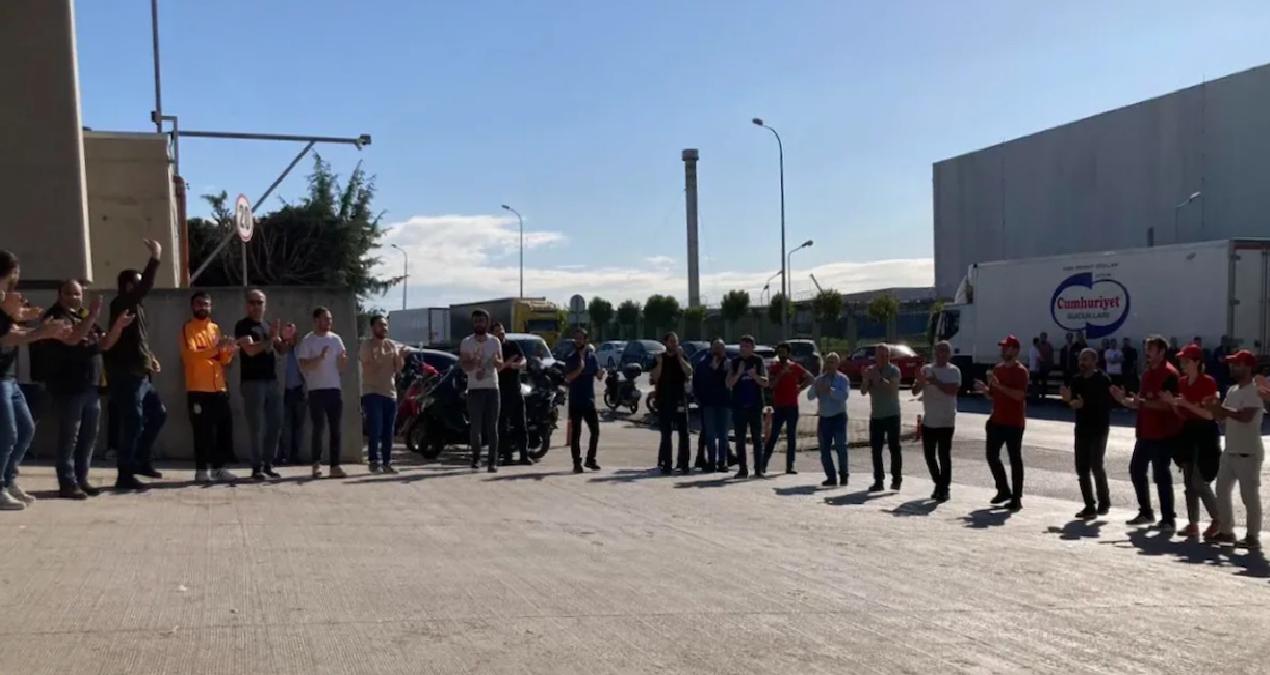 Zammı öğrenen işçiler halaya koştu