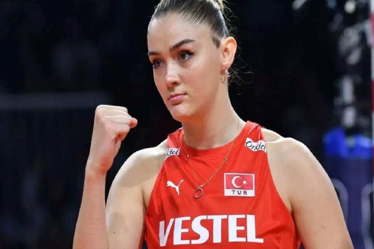 Zehra Güneş Vegas’ta! Tatil kombinine beğeni yağdı