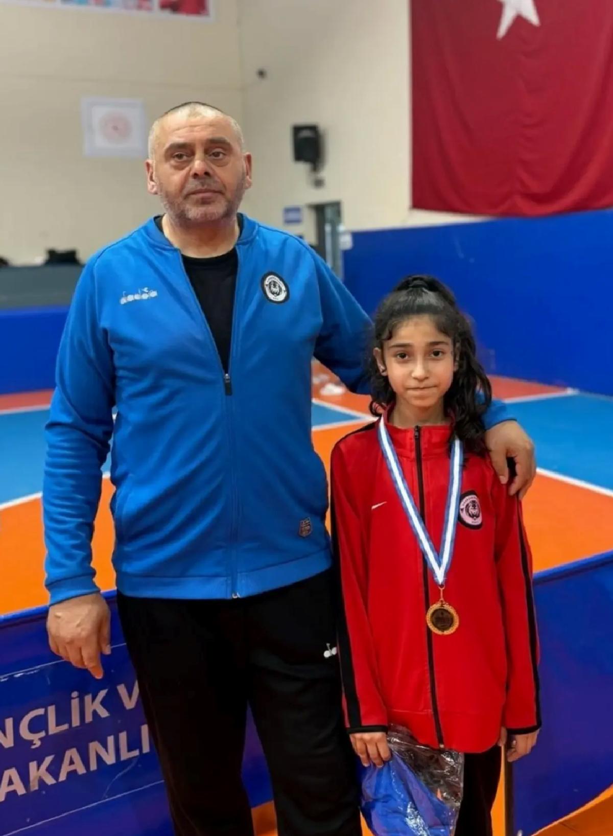 Zeynep Ela Öztürk Bölge Birincisi