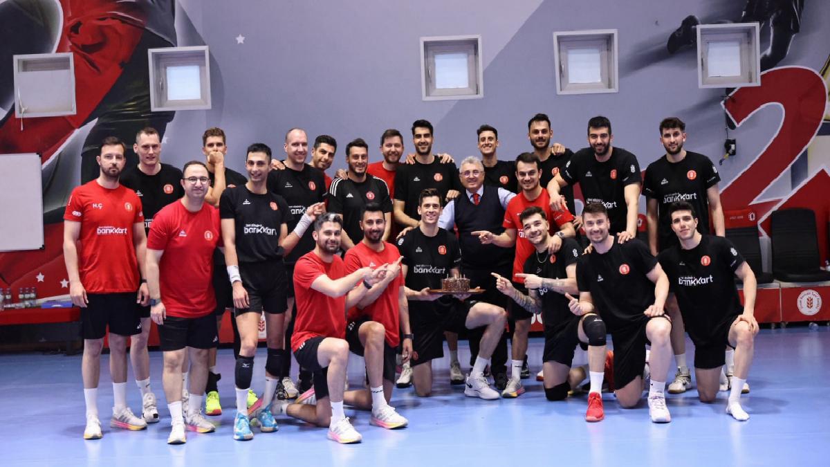 Ziraat Bankkart Voleybol Takımı’nda 5 isimle yollar ayrıldı