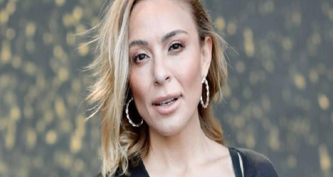 Ziynet Sali  konserinde şarkı söylerken sahnede bayıldı