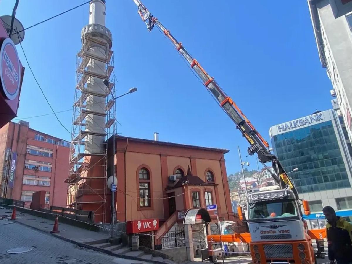 Zonguldak’ta Tehlikeli Minare Yıkılıyor